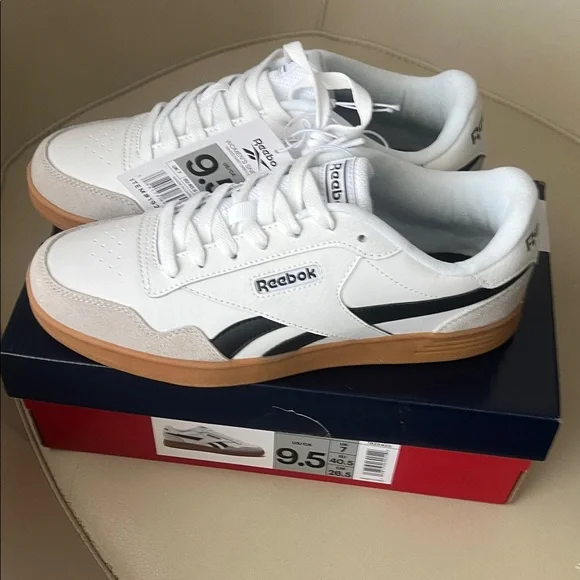 NEW!! Reebok Women's White/Mist Grey/Black classic ,Sneakers in Size 9.5 - Picture 1 of 15